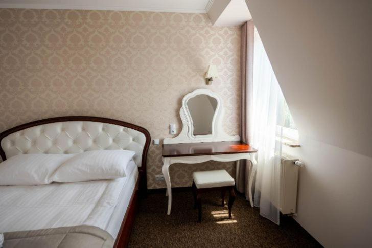 Hotel Palacowa Narol Extérieur photo
